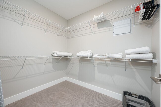 Building Photo - Short North! Fully Furnished 1 Bedroom, 1 ...