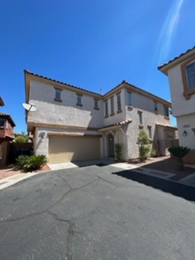 Building Photo - SOUTHERN HIGHLANDS BEAUTY!