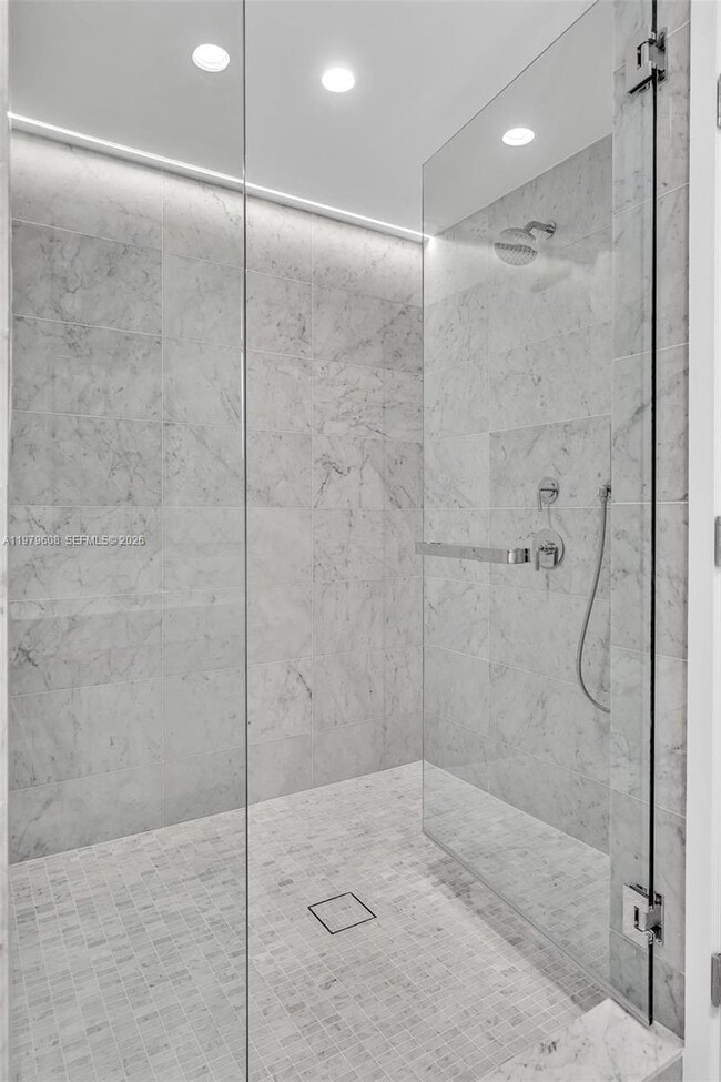 Building Photo - 9201 E Bay Harbor Dr