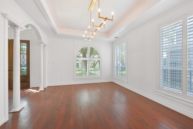 Building Photo - 3724 Wroxton Rd