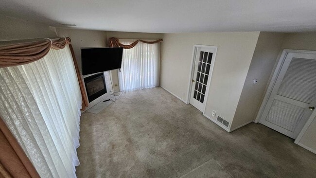 Building Photo - 955 Elderberry Cir