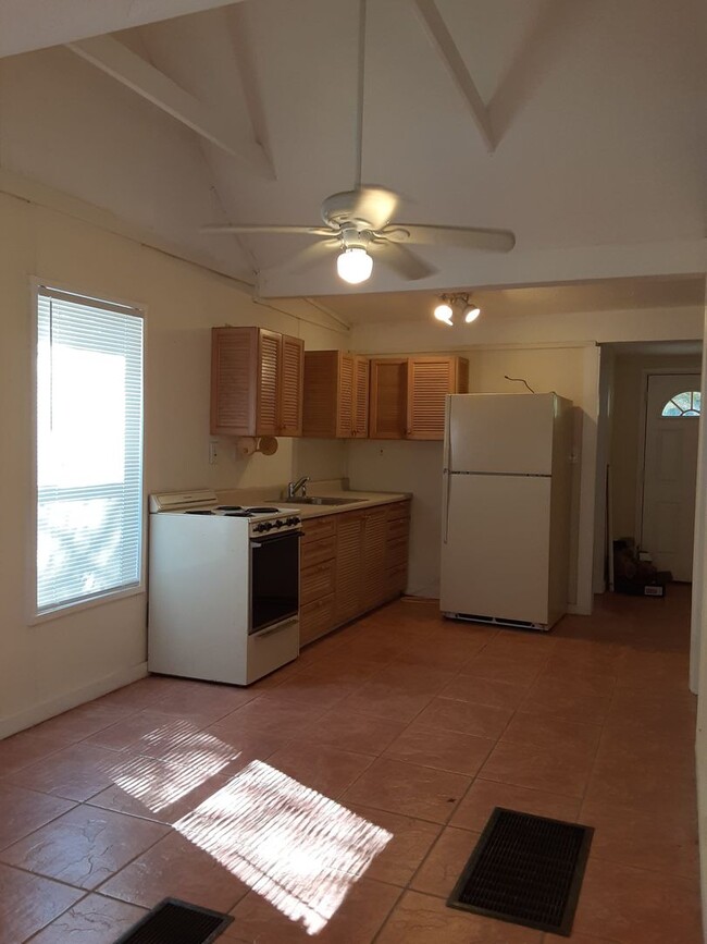 Primary Photo - Annual unfurnished 2/1 SFH near Ringling C...