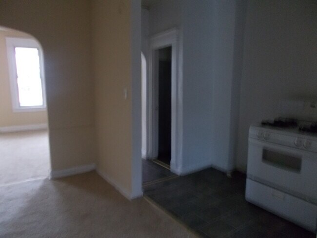 Building Photo - 827 E Patapsco Ave