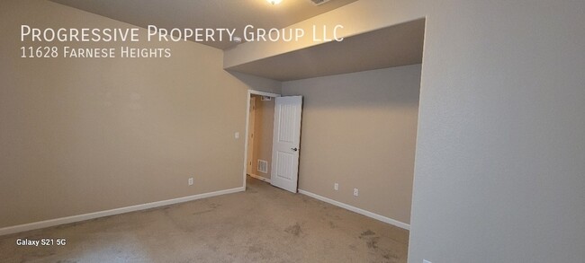 Building Photo - Beautiful 4 Bed 3 Bath Rental!