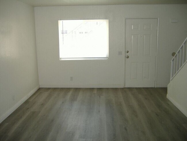 Building Photo - 28701 Calle Del Lago