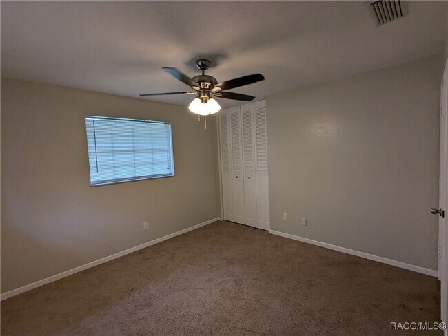 Building Photo - 35433 Crescent Dr