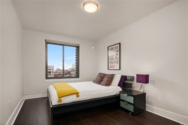 Building Photo - $250 off first month's rent!!!! Highly des...