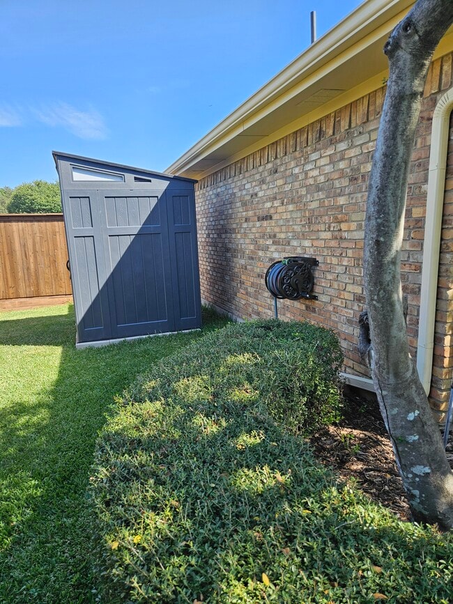 Building Photo - 3913 Davis Cir