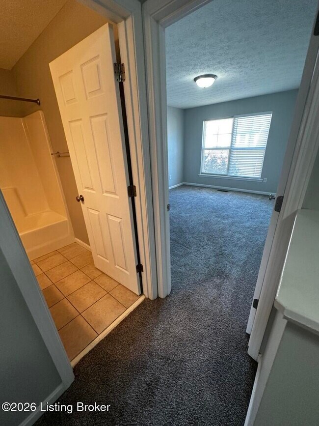 Building Photo - 402 Clare Ln
