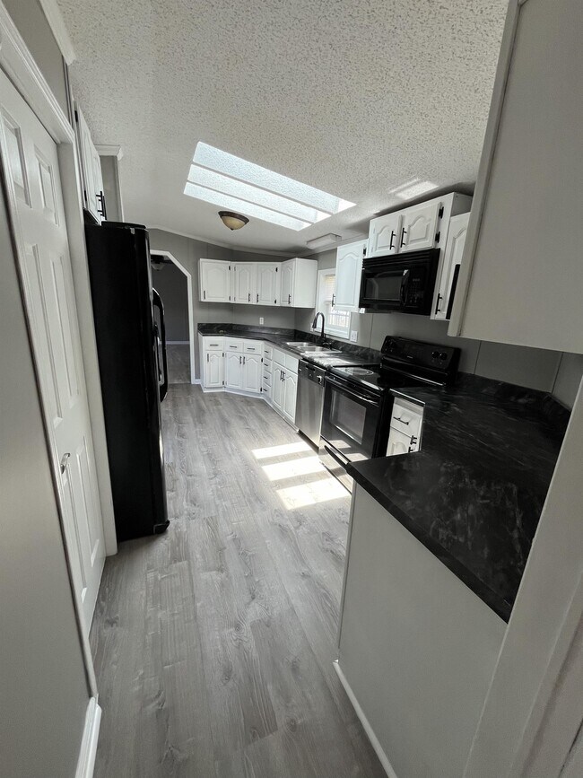 Building Photo - 62 Bennett Rd