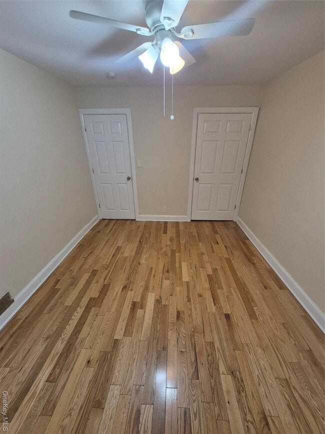 Building Photo - 923 E 227th St