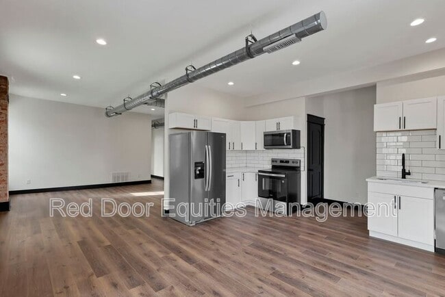 Building Photo - 532 N Columbus St