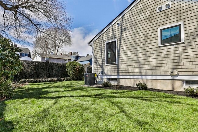 Building Photo - 7 Christopher St