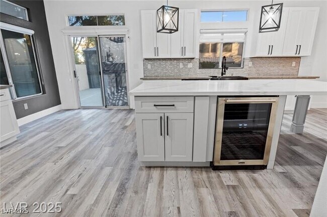 Building Photo - 4630 Laguna Vista St