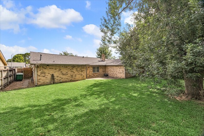 Building Photo - 5811 Spruce Forest Dr