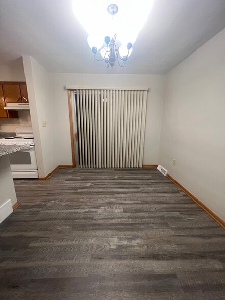 Building Photo - 1615 W 44th St