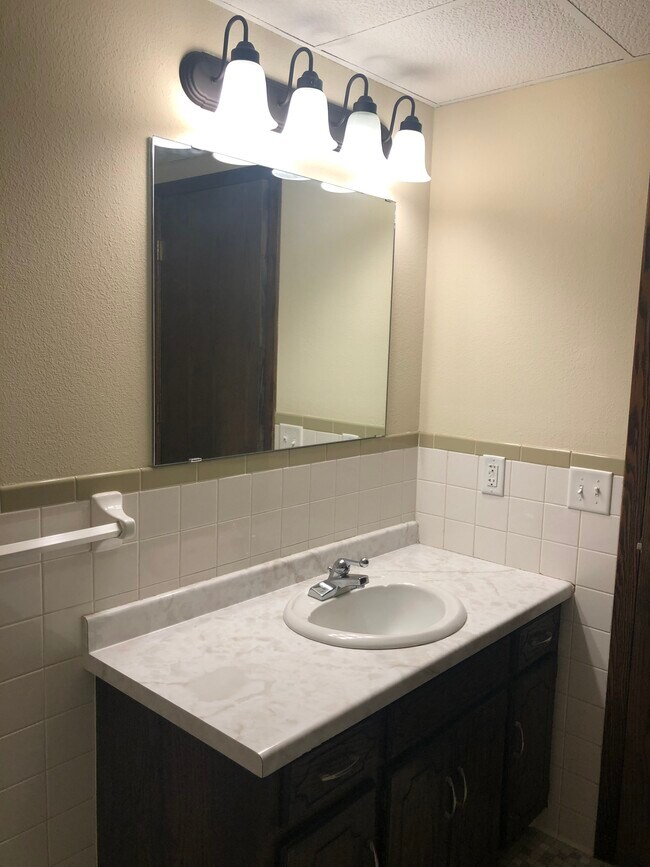 Building Photo - 304 4th St S