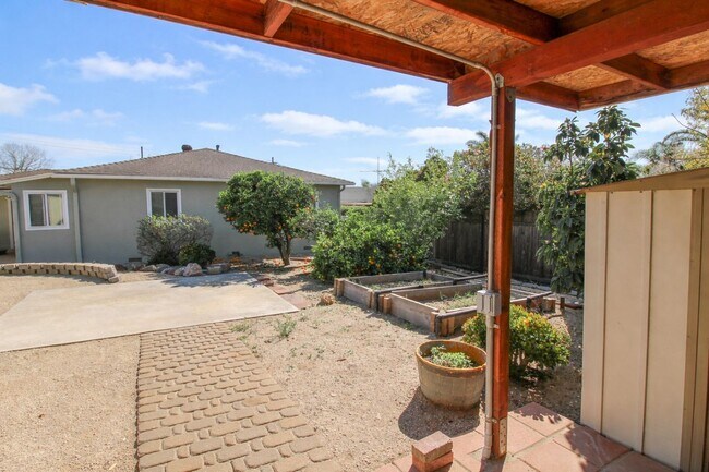 Building Photo - 3 Bedroom, 2 Bathroom Home w/ Large Backyard in Arroyo Grande