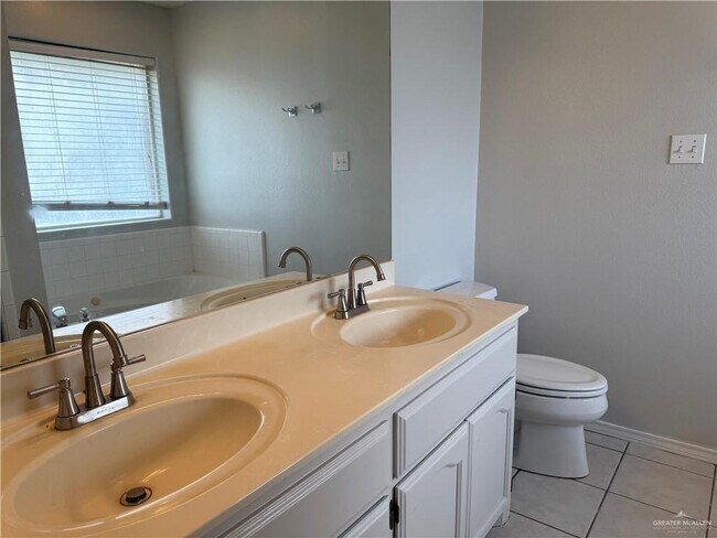 Building Photo - 12 Emory Ave