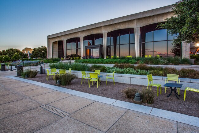 Building Photo - 4500 Westridge Ave