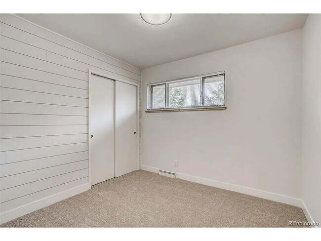 Building Photo - 8521 Crescent Dr
