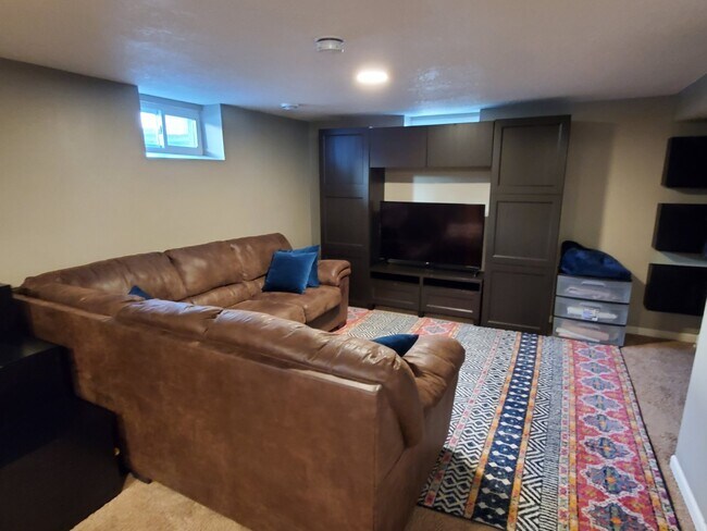 Building Photo - New Property Available for Rent in Saint L...