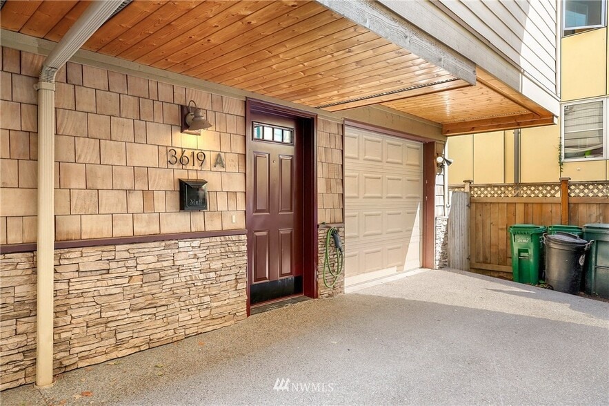 Building Photo - 3619 Phinney Ave N