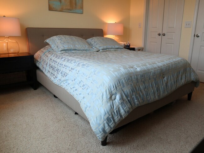 Bedroom and doors to closet - 10 Perimeter Summit Blvd NE