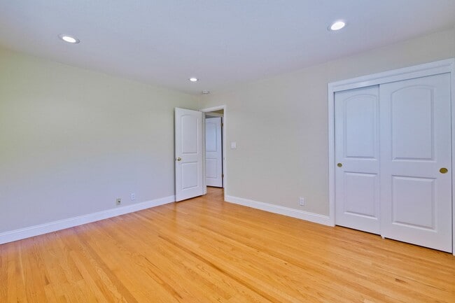 Building Photo - Spacious Home l Massive 12,525 Sq Ft Lot l...