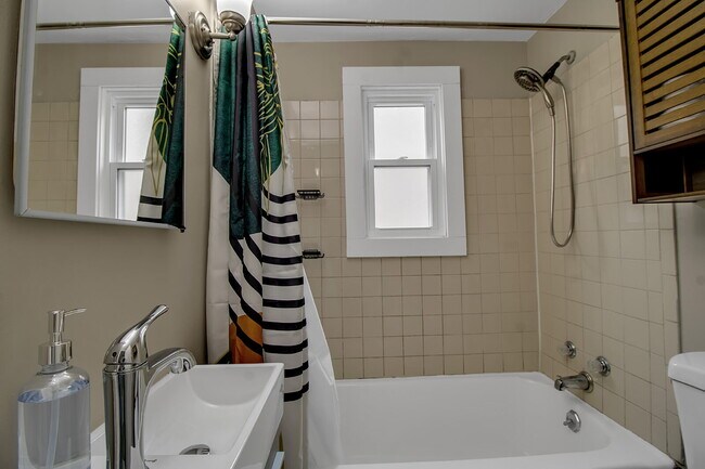 Building Photo - Furnished 1-Bedroom First-Floor Apartment Minutes from Highmark Stadium