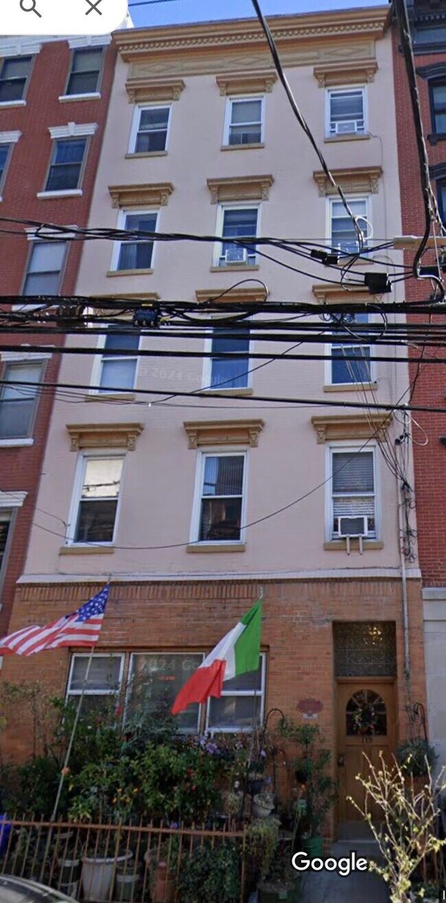 Building Photo - 119 Willow Ave