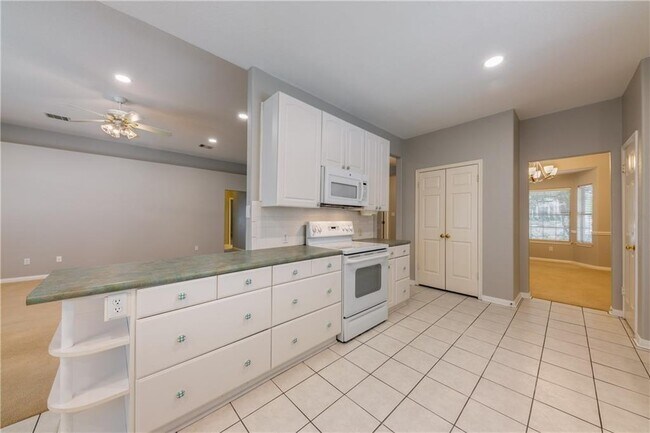Building Photo - 15831 W Dorman Dr