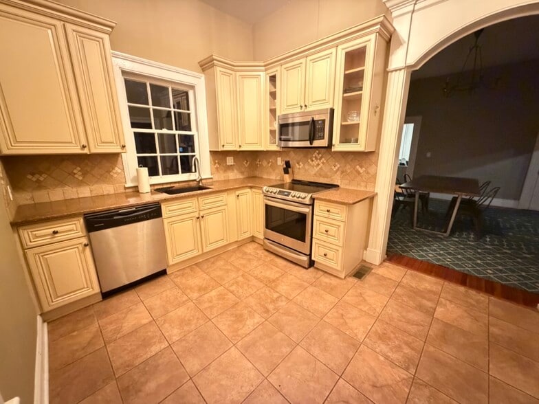 Shared Kitchen - 619 3rd Ave