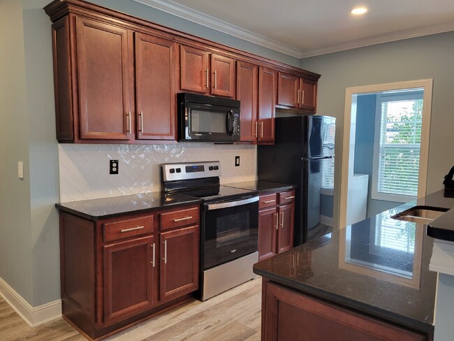 Building Photo - Germantown Gem!