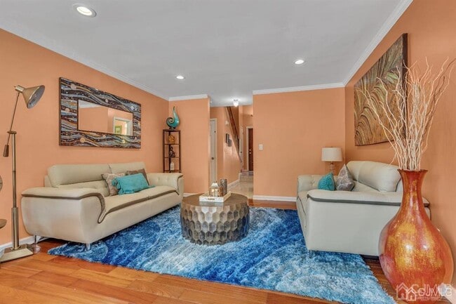 Building Photo - 47 Woodland Way