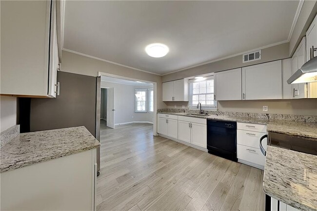 Building Photo - 1170 Colony Cir