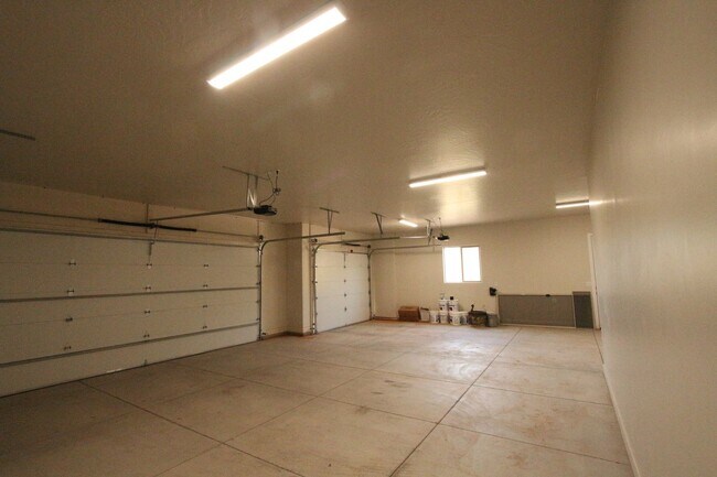 Building Photo - Move in Ready - Sand Hollow and Dunes Retreat