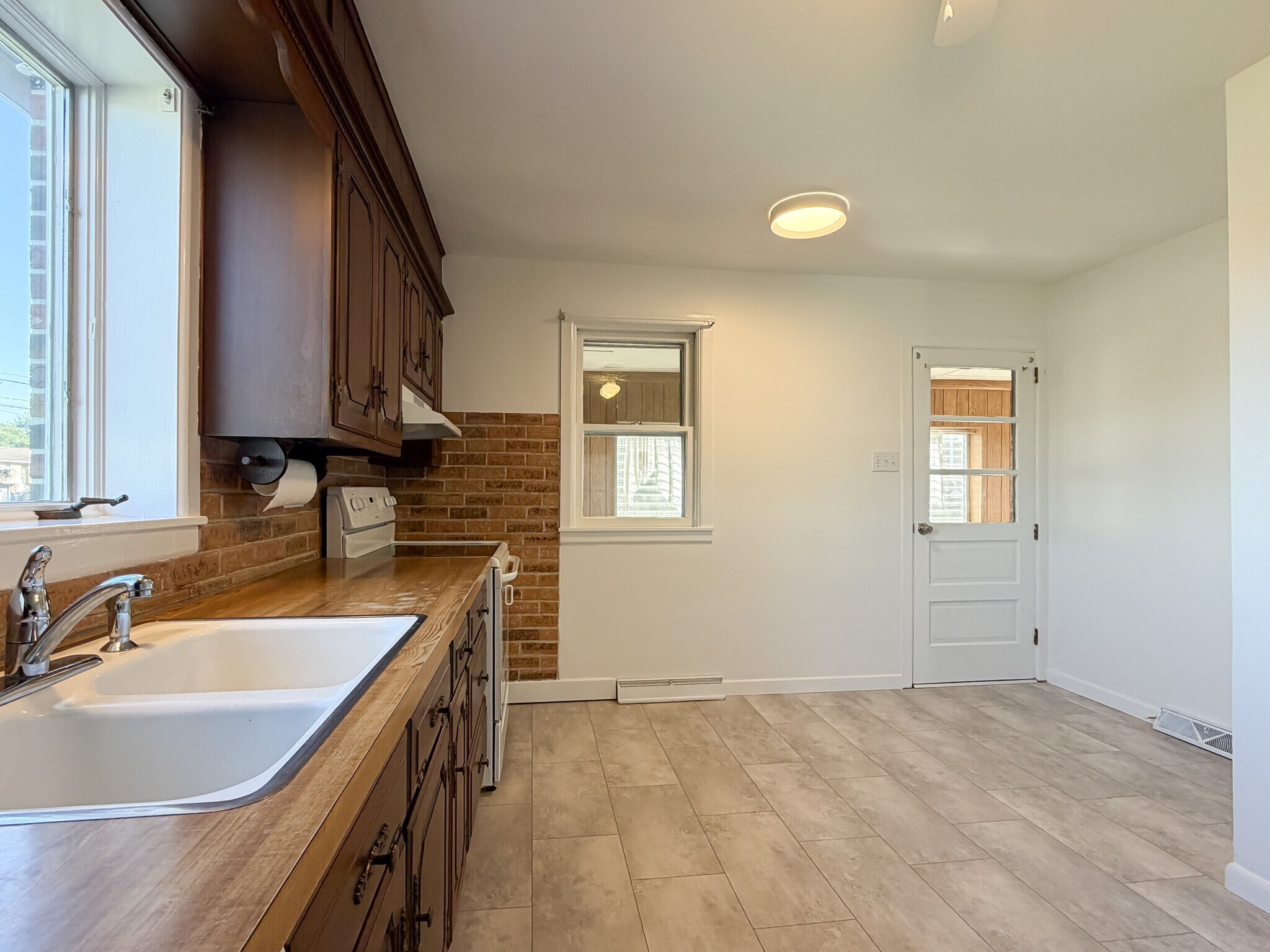 Building Photo - 3928 Oregon Pike