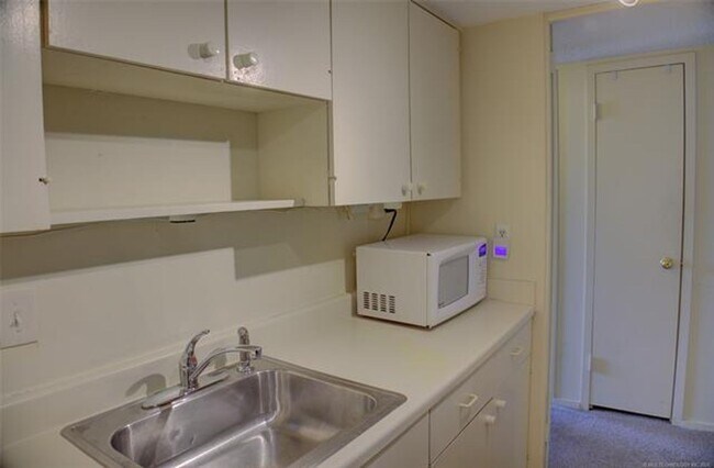 Building Photo - Adorable 2 bed 2 bath in historic Liberty Tower