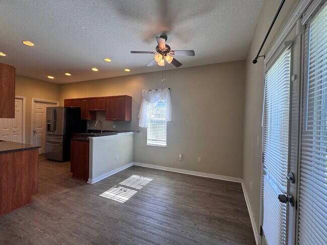 Building Photo - Charming 3-Bedroom Home with Modern Update...