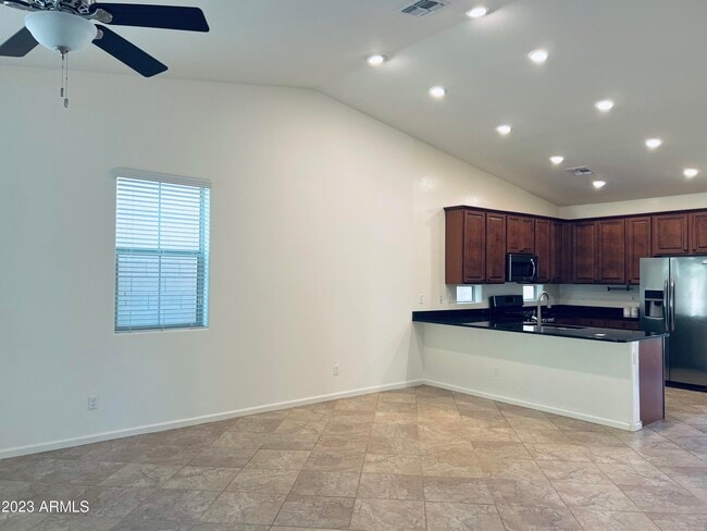 Building Photo - 3273 S Miller Dr