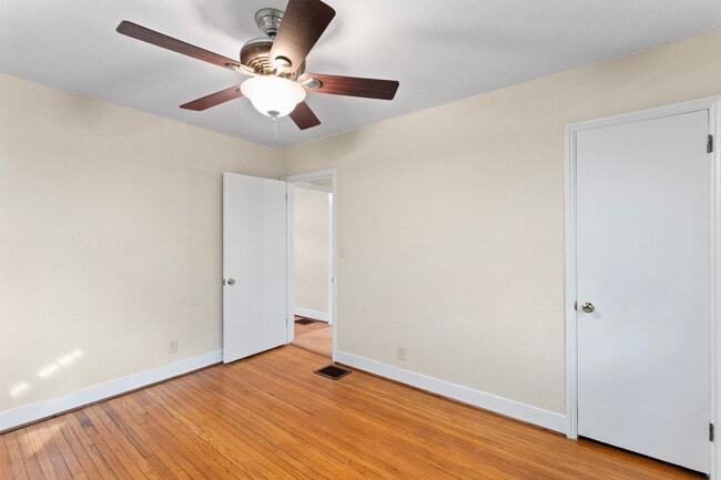 Building Photo - Beautiful renovated home in Schnitzelburg