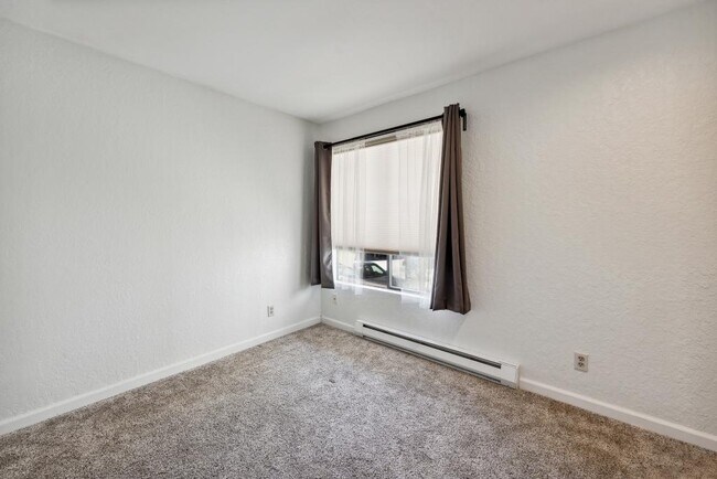Building Photo - Cedar Creek - 2 bedrooms