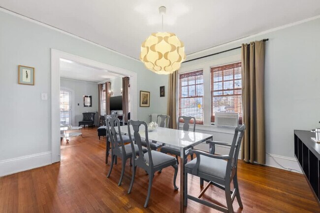 Building Photo - 536 Hawthorne Ln