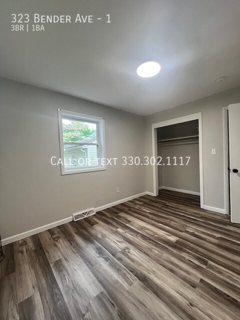 Building Photo - Completely remodeled upper level apartment...