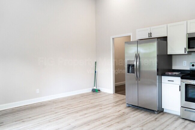 Building Photo - 2242 Price Ave