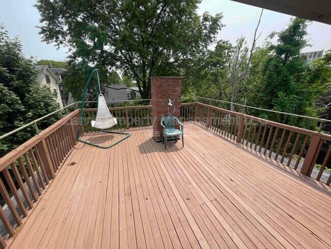 Building Photo - 35 Bowen St