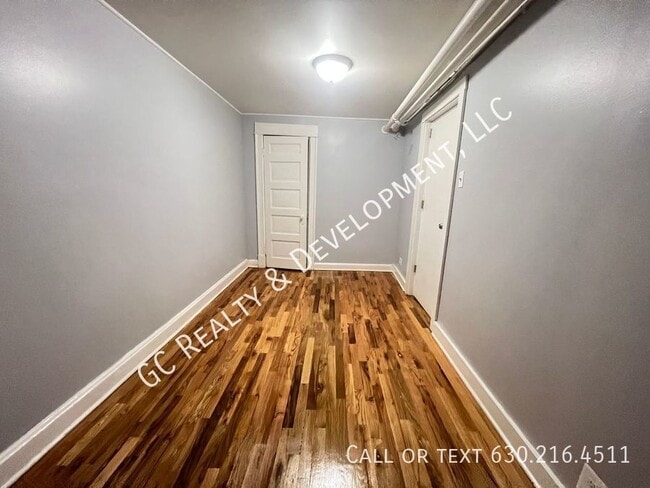 Building Photo - 3327 N Claremont Ave