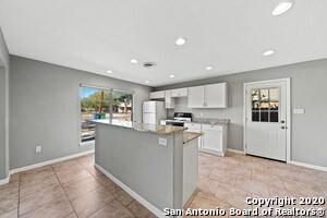Building Photo - 308 E Cheryl Dr