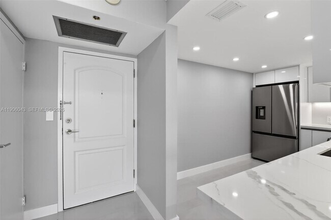 Building Photo - 3675 N Country Club Dr